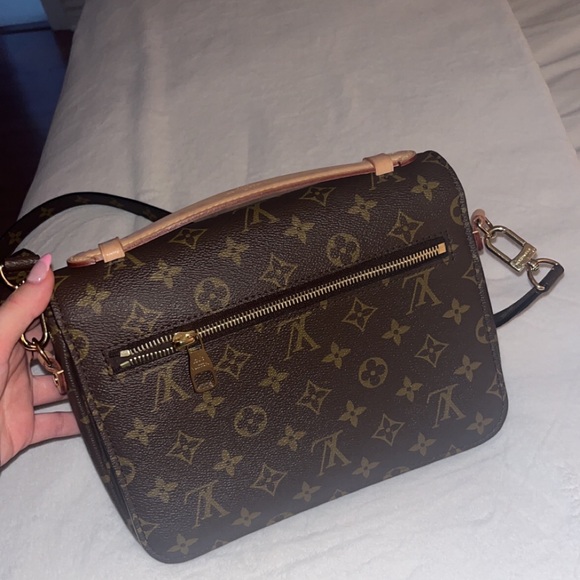 Authentic Louis Vuitton Métis Bag - Picture 5 of 10